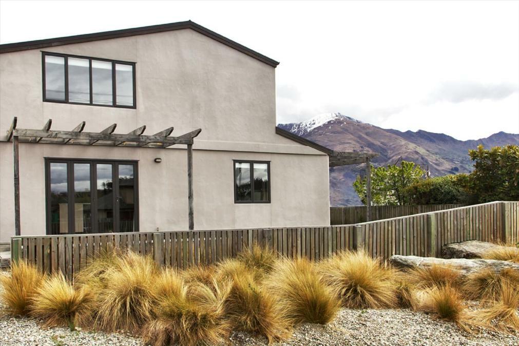 Kylie'S Castle Villa Wanaka Exteriör bild