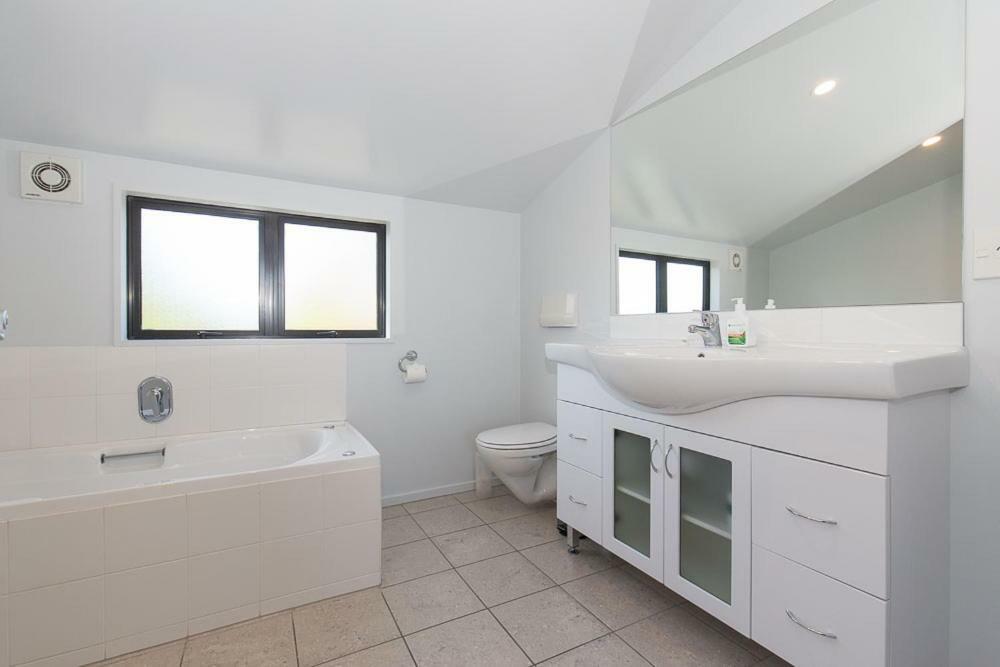 Kylie'S Castle Villa Wanaka Exteriör bild